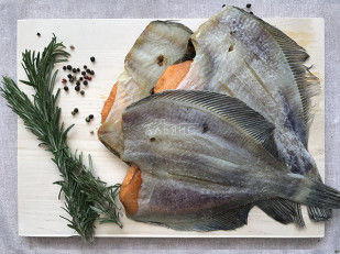 Щука вяленая: Камбала камчатская вяленая с икрой