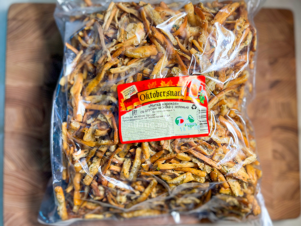 Нитка ЖАРЕНАЯ "Чеснок с зеленью" Oktobersnack 1 кг (сырный продукт) в Хотьково