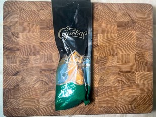 Сыр 1 кг ГОРНЫЙ СЫРОВАР (Бочата паприка): Сыр 100 гр ГОРНЫЙ СЫРОВАР (Косичка копчёная)